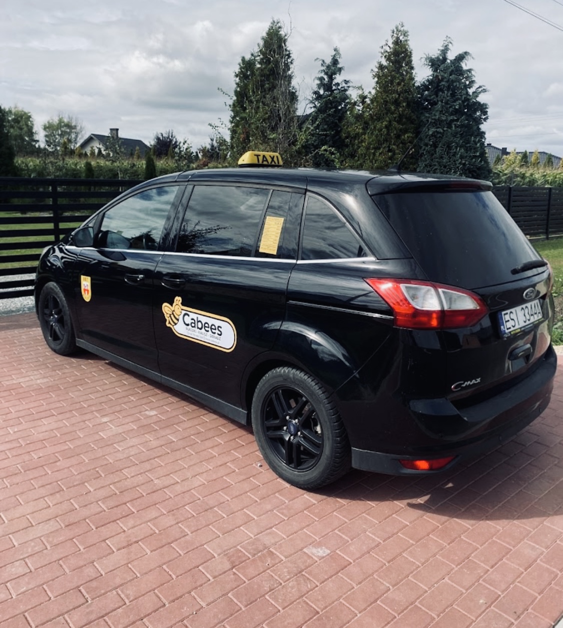 Bus 9-osobowy - widok z przodu